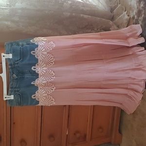Denim and pink skirt, with lace trim